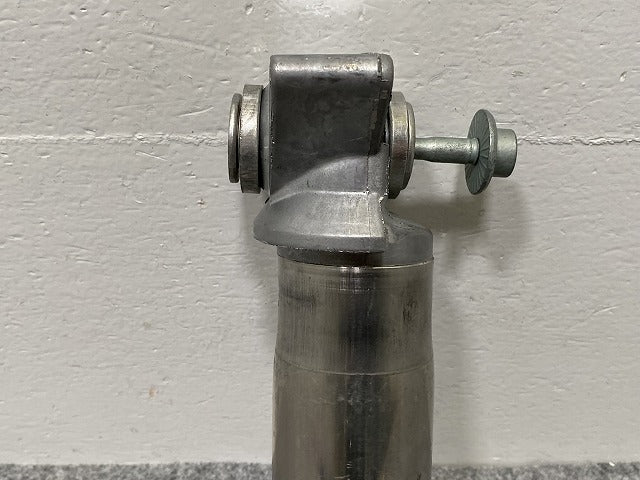 新品!A4 8E系 純正 左 フロント バンパー ホースメント ダンパー 8E0 807 133 B 8E0807133B アウディ(140182)