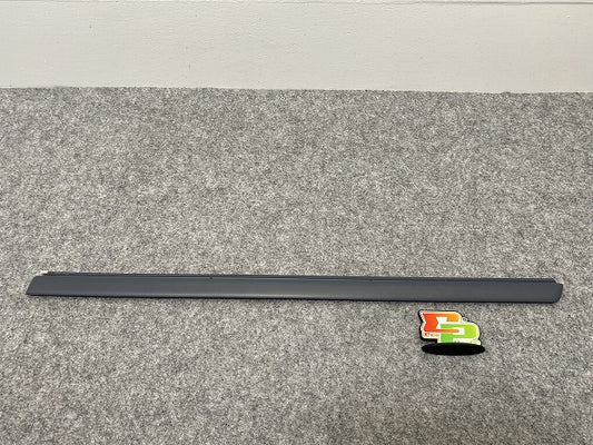 新品!パサート 3B/2001-2005 純正 左 リア ドア モール 3B0 853 753 D 3B0898573GRU 未塗装 フォルクスワーゲン(140238)