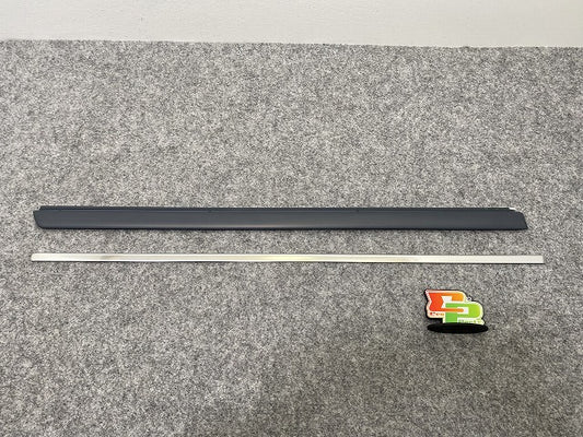新品!パサート 3B/2001-2005 純正 右 リア ドア モール 3B0 853 754 D 3B0898574GRU 未塗装 フォルクスワーゲン(140245)