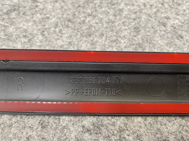 新品!パサート 3B/2001-2005 純正 右 リア ドア モール 3B0 853 754 D 3B0898574GRU 未塗装 フォルクスワーゲン(140245)