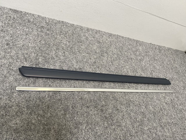 新品!パサート 3B/2001-2005 純正 右 リア ドア モール 3B0 853 754 D 3B0898574GRU 未塗装 フォルクスワーゲン(140246)
