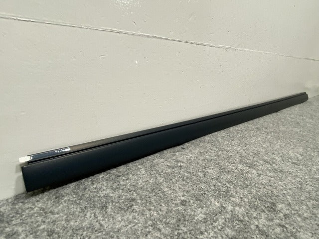 新品!パサート 3B/2001~2005 純正 右 フロント ドアモール 3B0 853 516 C 3B0898572GRU 未塗装 フォルクスワーゲン(140249)