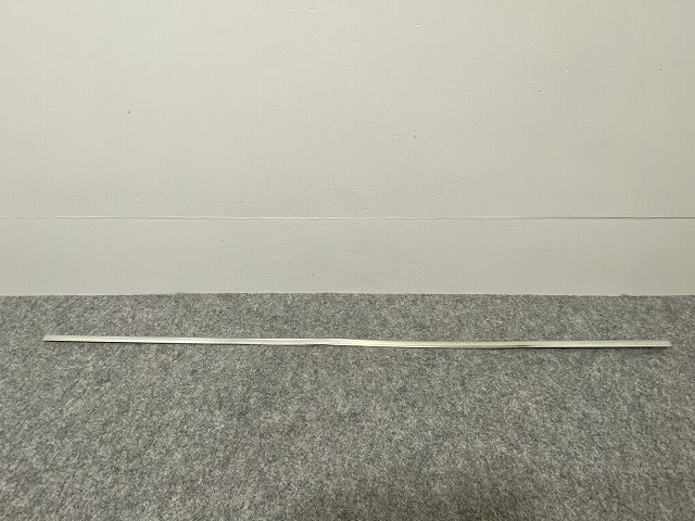 新品!パサート 3B/2001~2005 純正 右 フロント ドアモール 3B0 853 516 C 3B0898572GRU 未塗装 フォルクスワーゲン(140250)