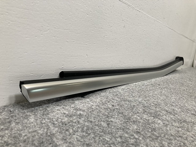 新品!GLクラス X166/2011-2015 純正 左 クォーターパネルガラスベルトモール A166 690 43 00 A1666902180 メッキ メルセデスベンツ(140265)