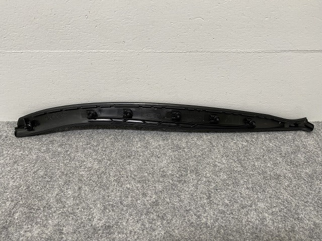 新品!ゴルフ5/GOLFⅤ 1K系 左 フロント ドア ガーニッシュ トリム 1K4 837 381 D 1K4837381D5AP フォルクスワーゲン(140273)