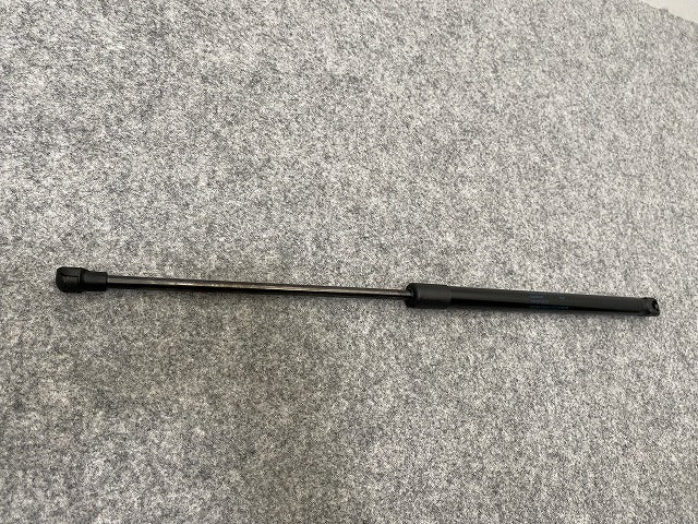 新品!ゴルフ4/GOLF IV 1J系 リア トランク ショック 1J6 827 550 E 1J6827550E フォルクスワーゲン(140278)