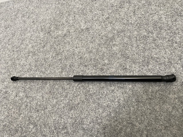 新品!ゴルフ4/GOLFⅣ 1J系 リア トランク ショック 1J6 827 550 E 1J6827550E フォルクスワーゲン(140279)