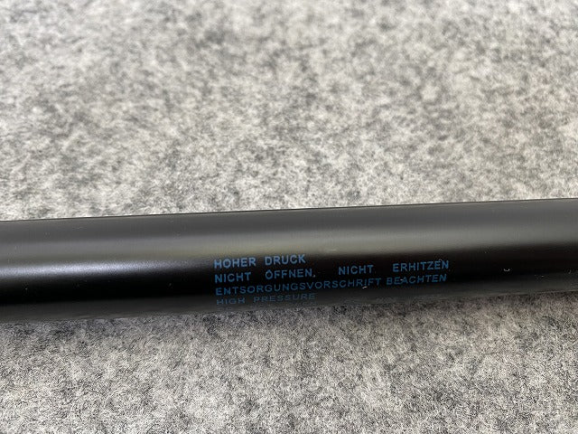 新品!ゴルフ4/GOLFⅣ 1J系 リア トランク ショック 1J6 827 550 E 1J6827550E フォルクスワーゲン(140279)