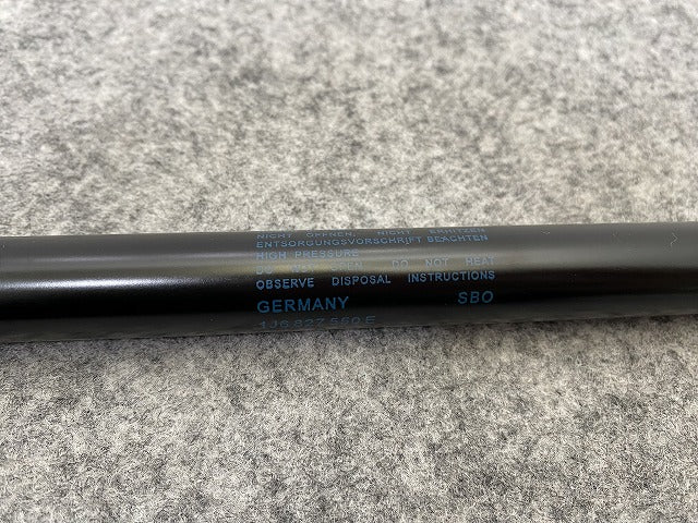新品!ゴルフ4/GOLFⅣ 1J系 リア トランク ショック 1J6 827 550 E 1J6827550E フォルクスワーゲン(140279)