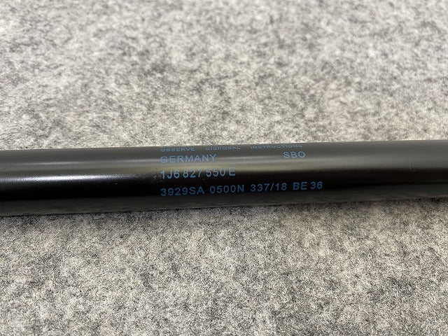 新品!ゴルフ4/GOLFⅣ 1J系 リア トランク ショック 1J6 827 550 E 1J6827550E フォルクスワーゲン(140279)