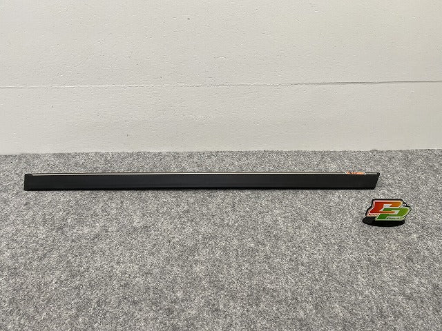 新品!5シリーズ E39 左 リア ドア モール 8 184 479 51138184479 未塗装 BMW(140287)