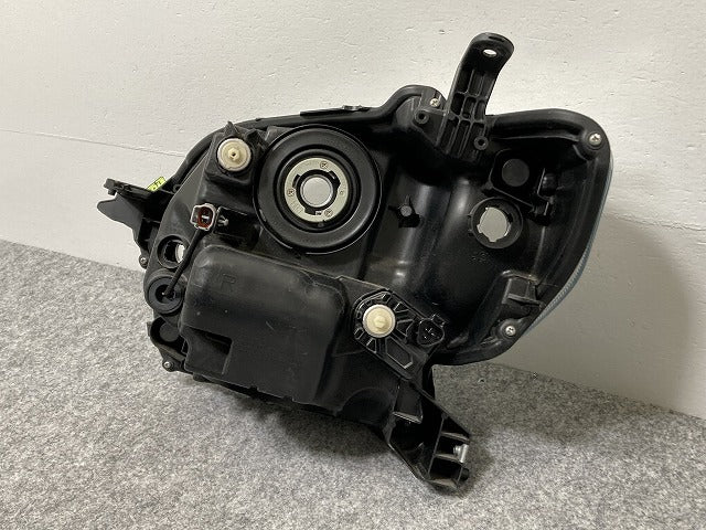 パッソ/ブーン M700A/M710A/M700S/M710S 純正 右 ヘッドライト/ランプ LED レベライザー 刻印XA KOITO 100-69027 トヨタ(140325)