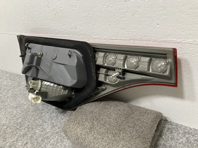 エスティマ 50系/ACR50W/ACR55W/GSR50W/GSR55W 純正 前期 右フィニッシャーランプ/テールランプ/ライト/レンズ LED ICHIKOH 28-194(140340)