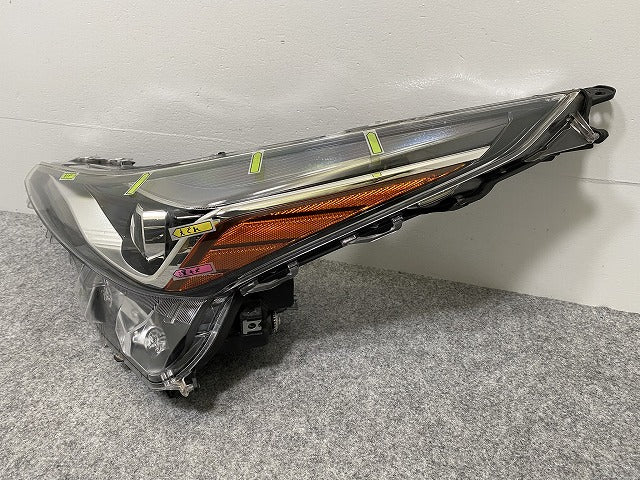 プリウス 50系/ZVW50/ZVW51/ZVW55 純正 後期 左 ヘッドライト/ランプ LED レベライザー 刻印D KOITO 47-104 トヨタ(140343)