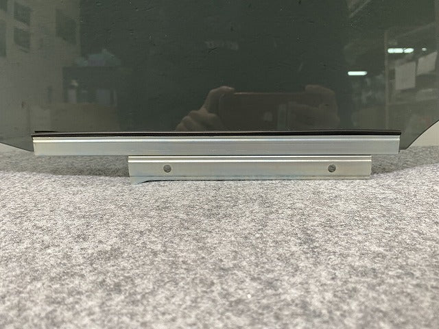 ランドクルーザー/ランクル TRJ250W/GDJ250W 純正 左 リア ガラス 43R-007953 68104-60540 トヨタ(140364)