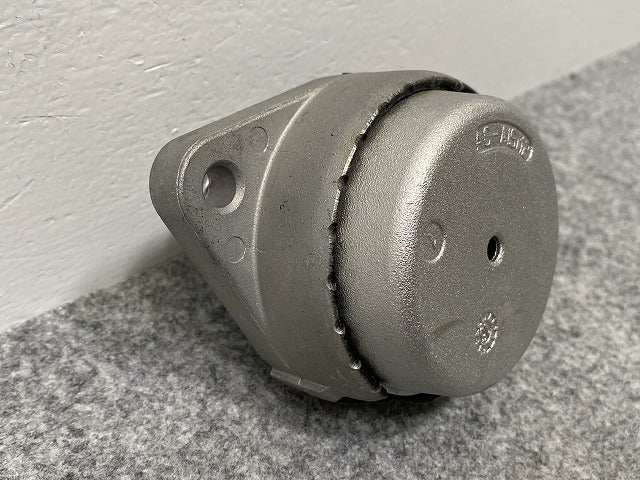 新品!A8(D3) 4E系 純正  エンジン マウント 4E0 199 267 S 4E0199267S アウディ(140380)