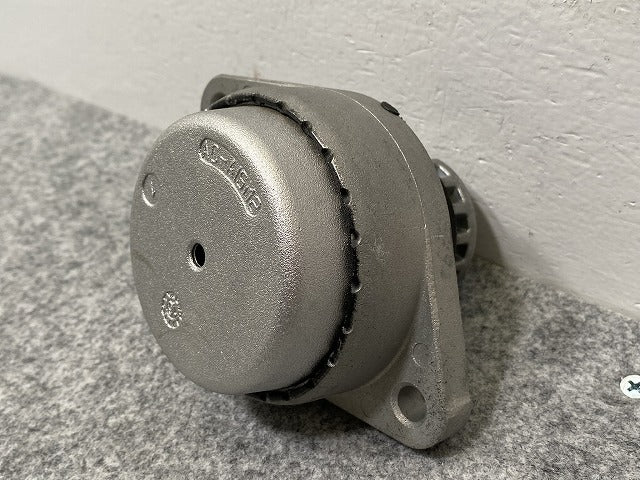 新品!A8(D3) 4E系 純正  エンジン マウント 4E0 199 267 S 4E0199267S アウディ(140380)