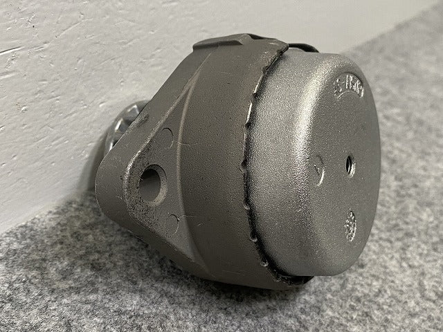 新品!A8(D3) 4E系 純正  エンジン マウント 4E0 199 267 S 4E0199267S アウディ(140382)