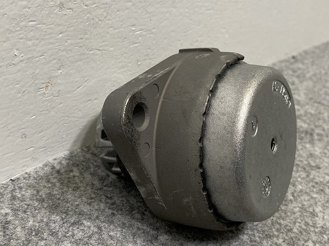 新品!A8(D3) 4E系 純正  エンジン マウント 4E0 199 267 S 4E0199267S アウディ(140383)