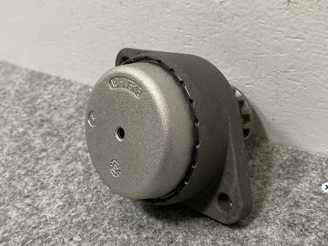新品!A8(D3) 4E系 純正  エンジン マウント 4E0 199 267 S 4E0199267S アウディ(140384)