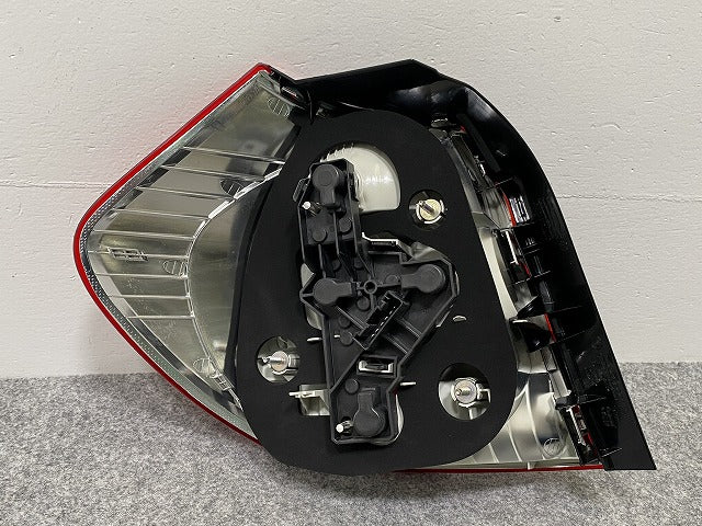 新品!1シリーズ E87/2004-2011 社外 右 テールランプ/ライト/レンズ ハロゲン VALEO 90009540 044403 BMW(140400)