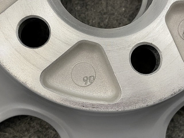 新品!ポロ/POLO 9N系 純正 ホイール 1本のみ 6Jx15H2/ET43/5穴 5H/PCD100/ハブ径14mm 6Q0601025R8Z8 フォルクスワーゲン(140498)