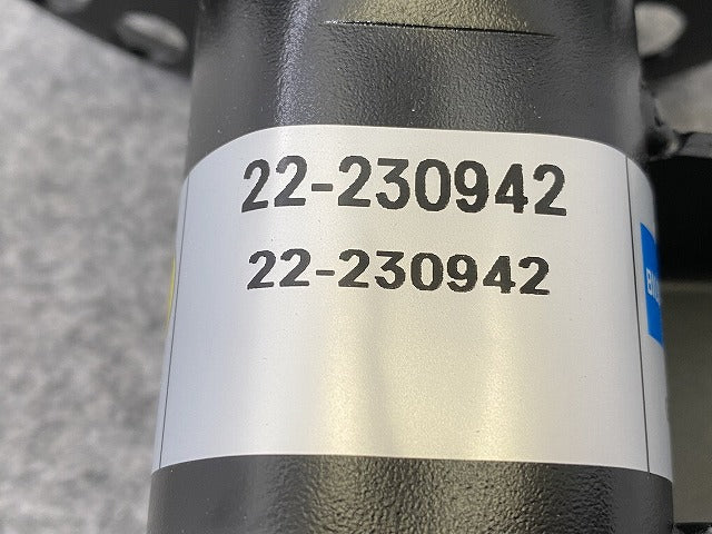 新品!Aクラス W176 右  フロント ショック アブソーバー 221722230942B0 メルセデスベンツ(140530)