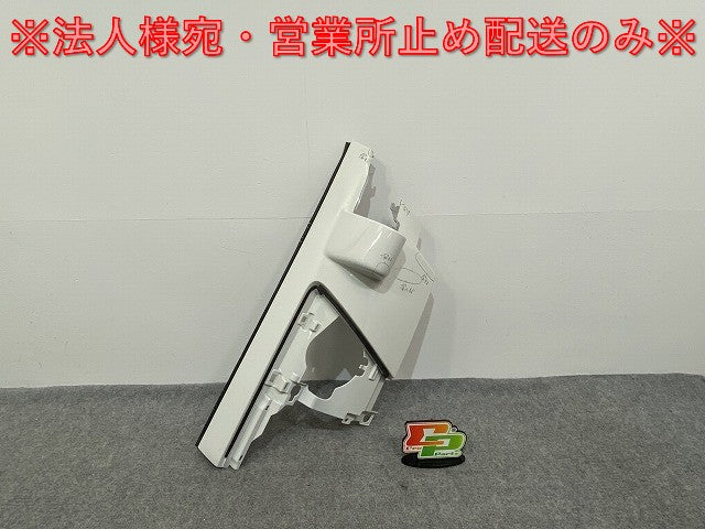 エルフ 6代目/2006- 純正 前期 右 フロント コーナーパネル/コーナーカバー ホワイト ソリッド いすゞ(140567)