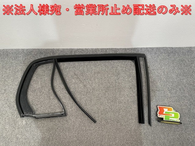 新品!ゴルフ5/GOLFⅤ 1K系 純正 右 リア ウインドウ ガイド 1K6839432G5AP フォルクスワーゲン(140584)