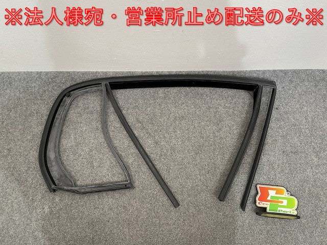 新品!ゴルフ5/GOLFⅤ 1K系 純正 右 リア ウインドウ ガイド 1K6839432G5AP フォルクスワーゲン(140585)