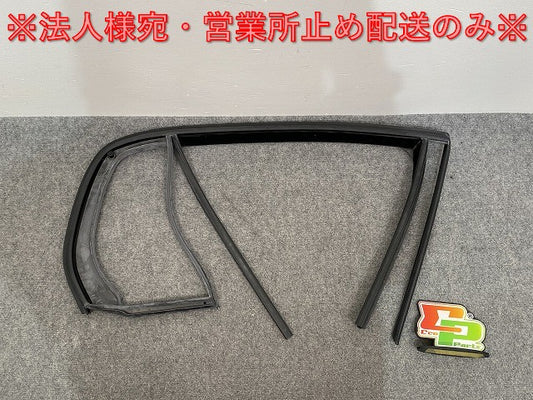 新品!ゴルフ5/GOLFⅤ 1K系 純正 右 リア ウインドウ ガイド 1K6839432G5AP フォルクスワーゲン(140585)