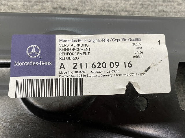 新品!Eクラス W211 純正 フロント ラジエーター サポート 2116200916 メルセデスベンツ(140660)
