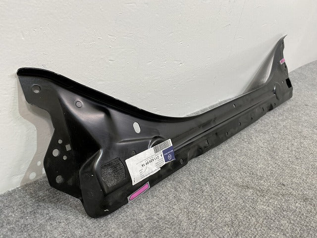 新品!Eクラス W211 純正 フロント ラジエーター サポート 2116200916 メルセデスベンツ(140661)