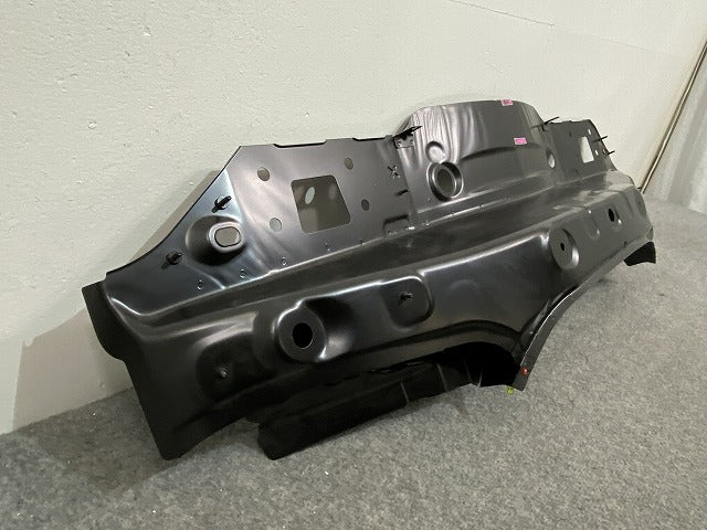 新品!CLAクラス C117 純正 リア リアエンドセンターセクション A117 646 00 00 1176400800 メルセデスベンツ(140663)
