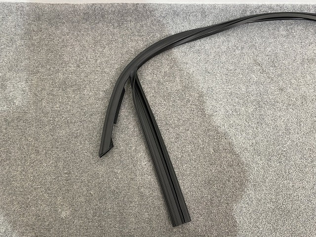 新品!3シリーズ E46 純正 左 フロント ガラス ラン チャンネル 51338266123 BMW(140721)