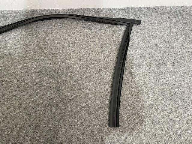 新品!3シリーズ E46 純正 左 フロント ガラス ラン チャンネル 51338266123 BMW(140721)