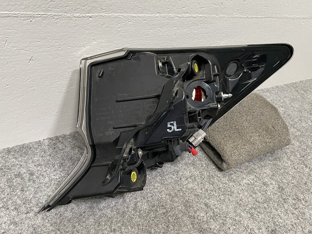 カローラ スポーツ NWE211/NRE214/NRE210 左 テールランプ/ライト/レンズ ハロゲン 刻印5L KOITO 12-629 トヨタ(140751)