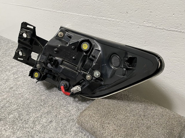 カローラ スポーツ NWE211/NRE214/NRE210 左 テールランプ/ライト/レンズ ハロゲン 刻印5L KOITO 12-629 トヨタ(140751)