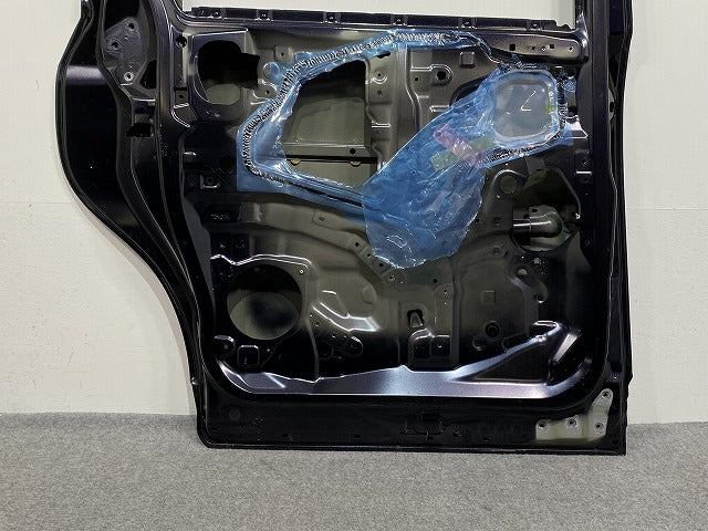 ヴォクシー/ノア 90系/MZRA90W/MZRA95W/ZWR90W/ZWR95W 純正 左 スライドドア バイザー付 67004-V1020 スパークリングブラック 220(140878)