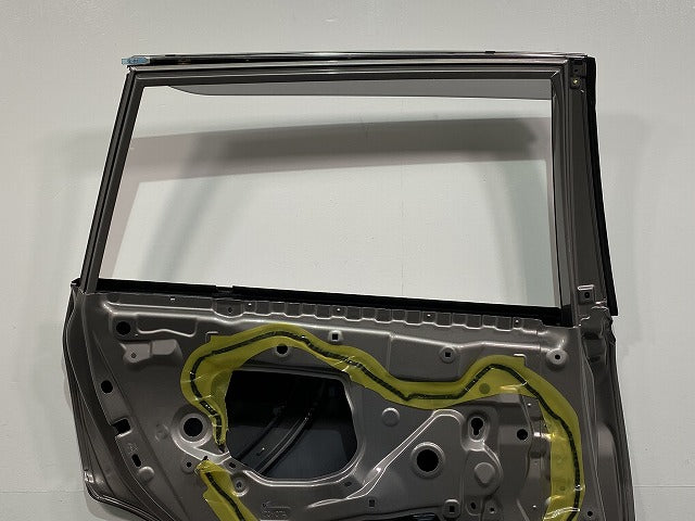 カローラ クロス ZSG10/MXGA10/ZVG11/ZVG15/ZVG13/ZVG16 純正 左 リア ドア バイザー付 アバンギャルドブロンズメタリック 4V8(140900)
