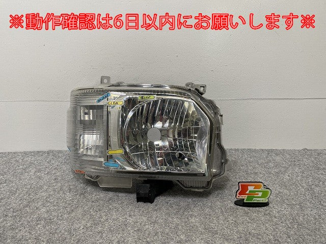 ハイエース/レジアスエース 200系/4型/5型/6型/7型 純正 後期 右 ヘッドライト/ランプ ハロゲン レベライザー 刻印72 KOITO 26-131(140978)