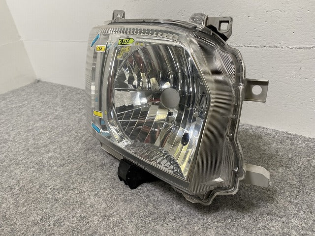ハイエース/レジアスエース 200系/4型/5型/6型/7型 純正 後期 右 ヘッドライト/ランプ ハロゲン レベライザー 刻印72 KOITO 26-131(140978)