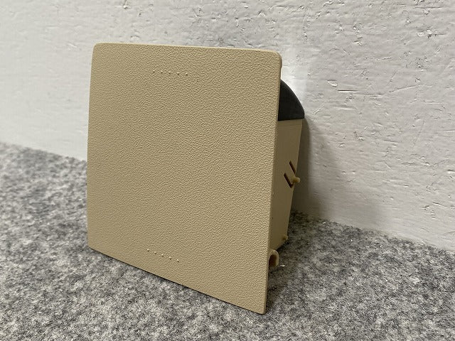 新品!ザ・ビートル・カブリオレ 16系 純正  アッシュトレイ 1C0 857 301H 1C0857301H08H ベージュ ソリッド フォルクスワーゲン(140979)