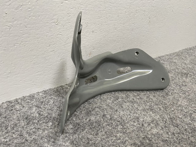 新品!ジェッタ/ゴルフ 1K/2007-2011 純正 左 フロント フェンダー ブラケット 1K5821 137 1K5821135 フォルクスワーゲン(140987)
