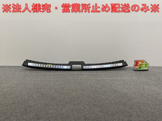 XC90 LB/LD系 純正 リア ゲート トリム スカッフ プレート 32353428 32353289 素地/メッキ ボルボ(141013)