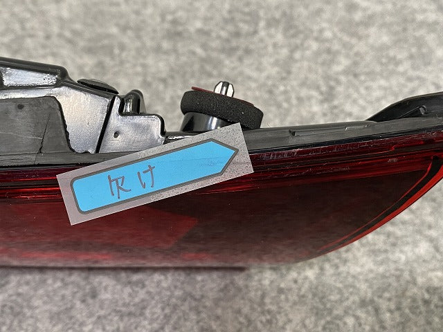 Eクラス W214 純正 右 フィニッシャーランプ/テールランプ/ライト/レンズ LED VALEO A 214 906 54 02 メルセデスベンツ(141018)