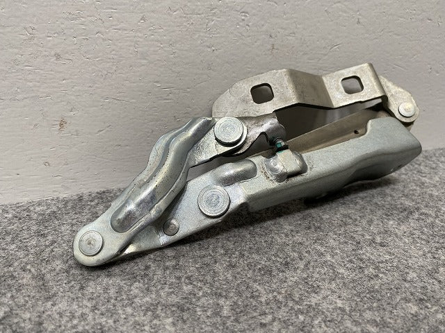 新品!ニュービートル 9C系 純正 左 フロント ボンネット ヒンジ 1C0 823 301 1C0823301H フォルクスワーゲン(141025)
