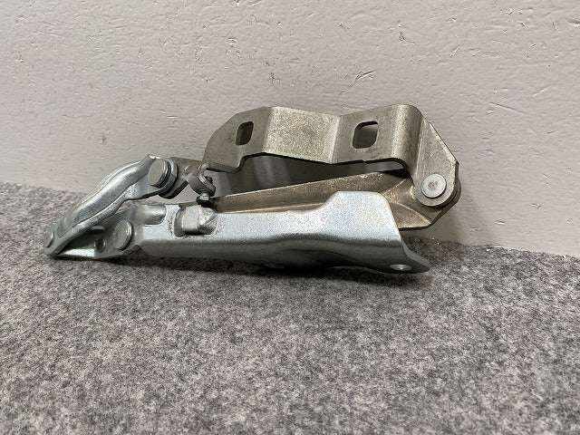 新品!ニュービートル 9C系 純正 左 フロント ボンネット ヒンジ 1C0 823 301 1C0823301H フォルクスワーゲン(141025)