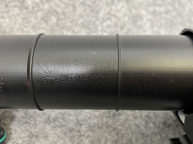 新品!トゥーラン 1T系/2007年~2010年 純正 フロント ヘッドライトウォッシャーノズル 1T0 955 978 A 1T0955978A VW(141048)