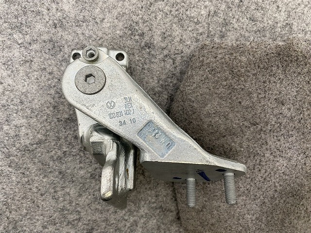 新品!ビートル 2006-2010 純正 右 フロントドアヒンジ 1C0 831 102 J 1C0831402J フォルクスワーゲン(141092)